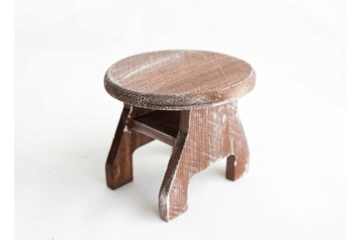 Runder Holztisch, Miniatur, Farbe Dunkelbraun Vintage