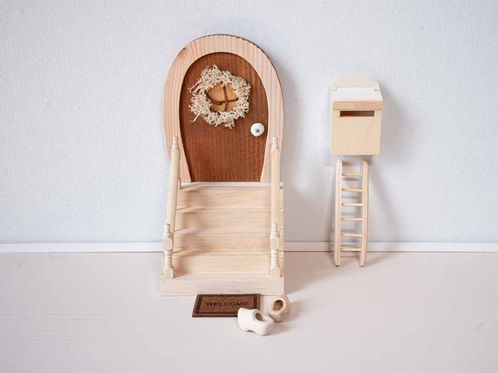 Starter Set Wichteltür mit Wichtelür, Briefkasten, Leiter, Treppe, Fußmatte, und Holzclogs
