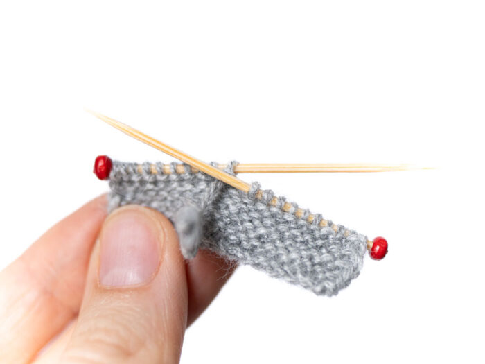 Miniatur Stricknadeln mit Strickzeug